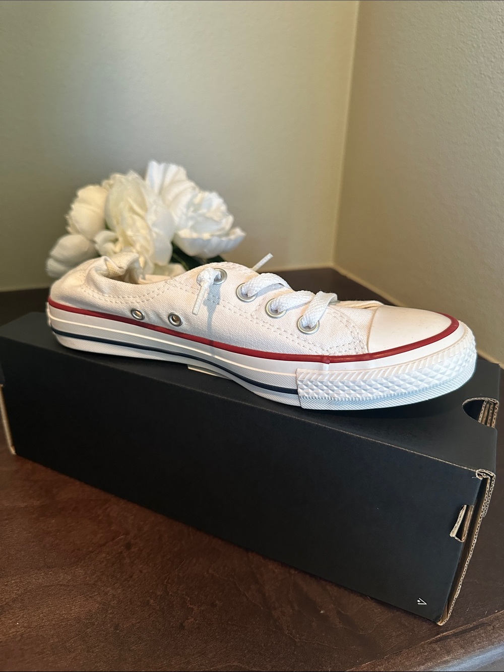Low-Top Canvas Sneaker in White with Red Trim